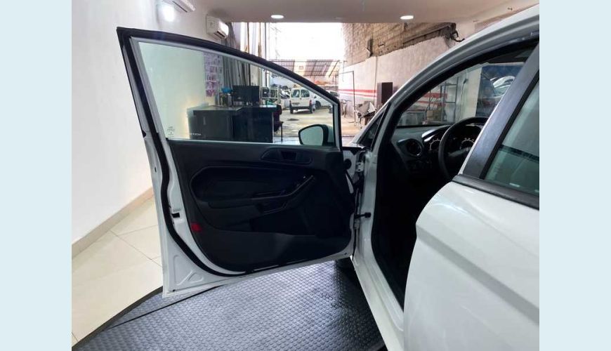 FORD NEW FIESTA HATCH NEW FIESTA S 1.5 16V - BRANCO - 2014 Foto 9 (Grande)