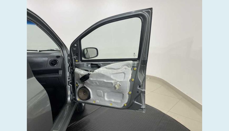 FIAT UNO VIVACE 1.0 8V FLEX 2P - CINZA - 2014 Foto 9 (Grande)