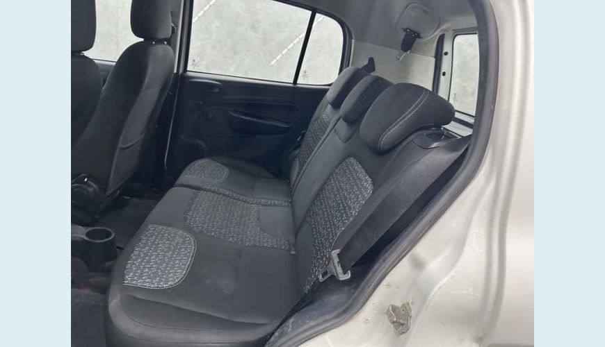 FIAT UNO ATTRACTIVE 1.0 - BRANCO - 2021 Foto 9 (Grande)