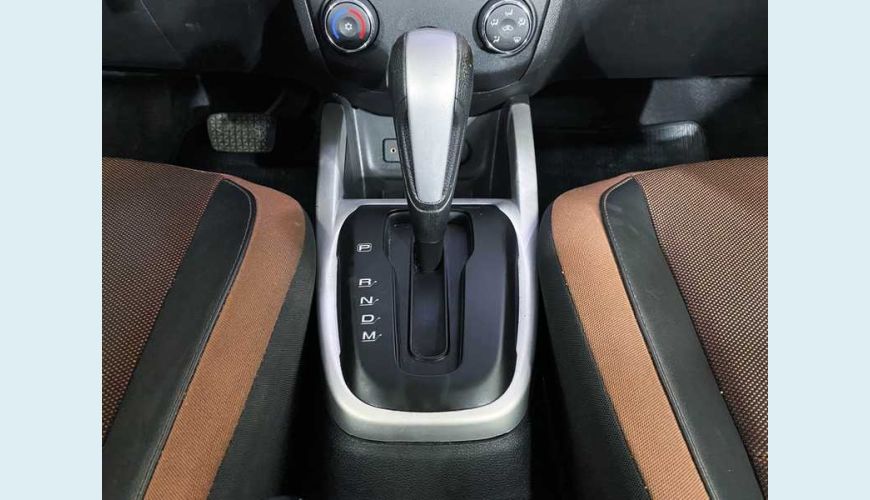CHEVROLET ONIX 1.4 ACTIV SPE/4 AUT. - BRANCO - 2018 Foto 9 (Grande)