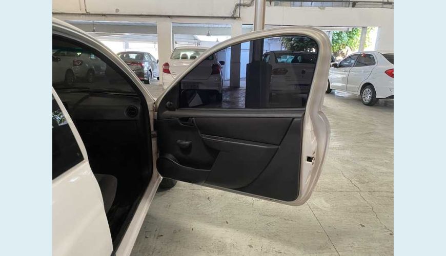 CHEVROLET CELTA LS 1.0 FLEX 2P - BRANCO - 2012 Foto 9 (Grande)