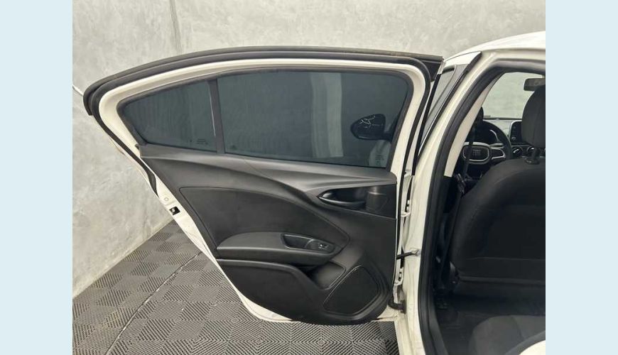 FIAT CRONOS DRIVE 1.0 FLEX MT - BRANCO - 2023 Foto 9 (Grande)