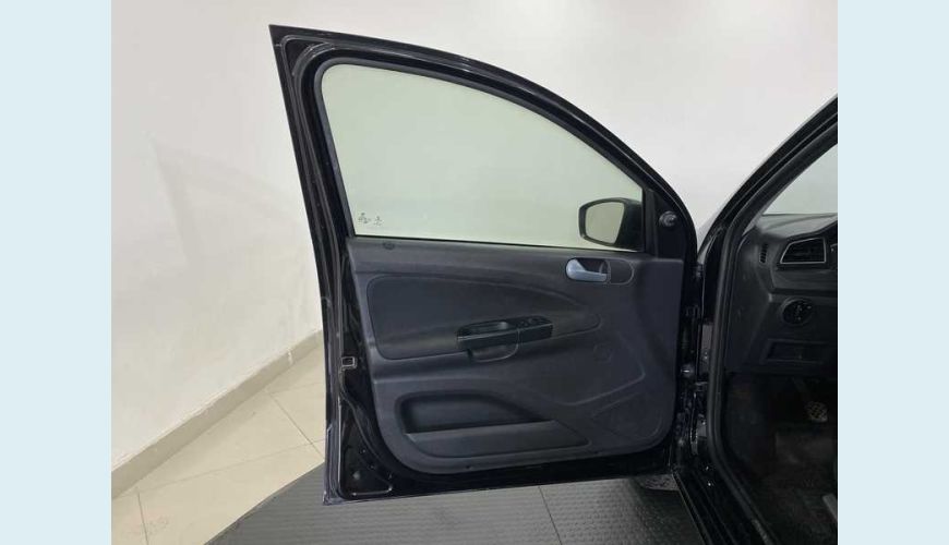 VOLKSWAGEN GOL 1.6 MSI TRENDLINE FLEX - PRETO - 2018 Foto 9 (Grande)