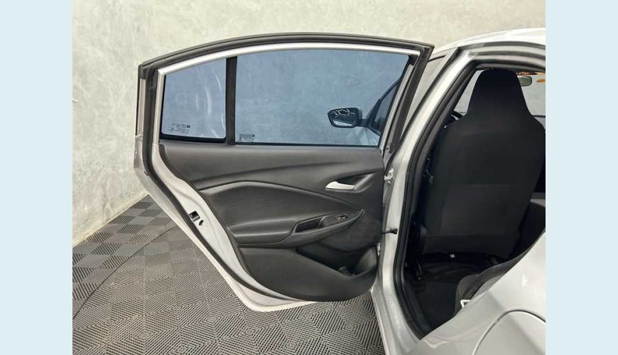 CHEVROLET ONIX PLUS LTZ 1.0 TURBO (AUT.) - PRATA - 2023 Foto 9 (Grande)