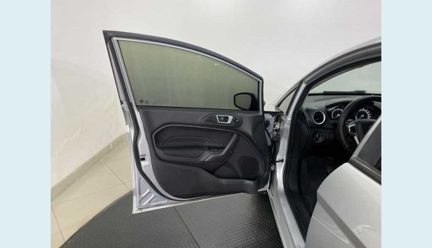 FORD NEW FIESTA SEDAN 1.6 SE POWERSHIFT FLEX - PRATA - 2016 Foto 9 (Grande)