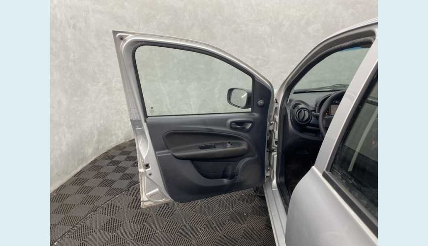 FIAT UNO ATTRACTIVE 1.0 - PRATA - 2021 Foto 9 (Grande)