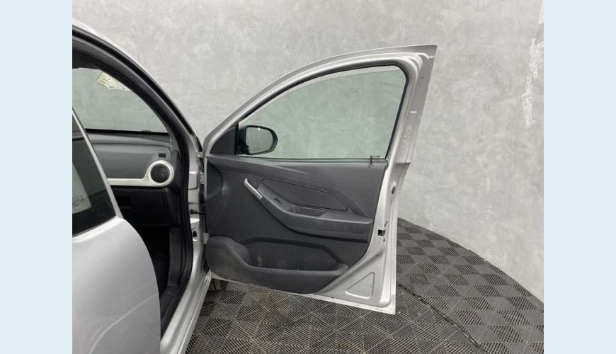 CHEVROLET MONTANA LS 1.4 FLEX - PRATA - 2020 Foto 9 (Grande)