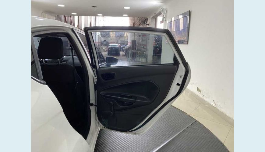 FORD NEW FIESTA HATCH NEW FIESTA S 1.5 16V - BRANCO - 2015 Foto 9 (Grande)