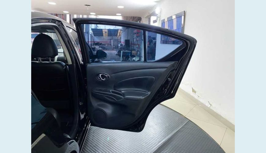 NISSAN VERSA 1.6 16V SV FLEXSTART CVT FLEX - PRETO - 2017 Foto 9 (Grande)