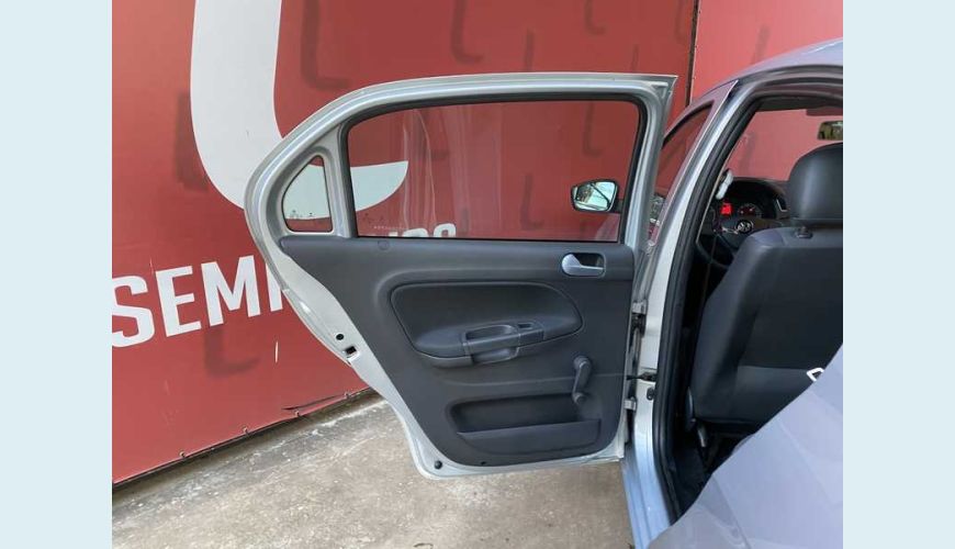 VOLKSWAGEN VOYAGE 1.6 TRENDLINE FLEX - PRATA - 2018 Foto 9 (Grande)