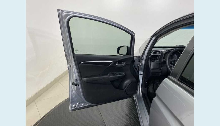 HONDA FIT 1.5 16V LX FLEX - CINZA - 2017 Foto 9 (Grande)