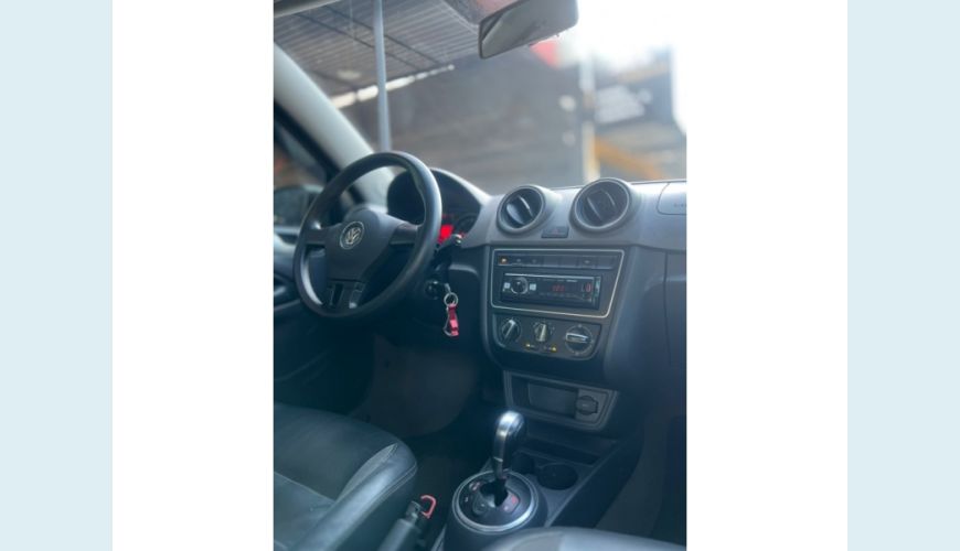 VOLKSWAGEN VOYAGE - PRETO - 2013 Foto 9 (Grande)