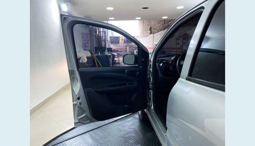 FIAT UNO DRIVE 1.0 FIREFLY FLEX - PRATA - 2018 Foto 9 (Grande)