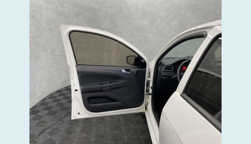 VOLKSWAGEN VOYAGE 1.6 TRENDLINE FLEX - BRANCO - 2018 Foto 9 (Grande)