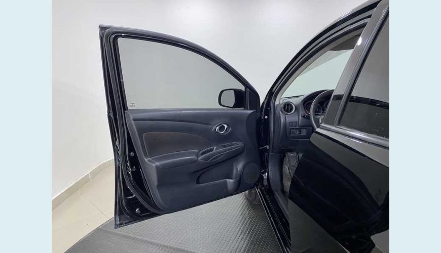 NISSAN VERSA 1.6 16V SL FLEX - PRETO - 2014 Foto 9 (Grande)