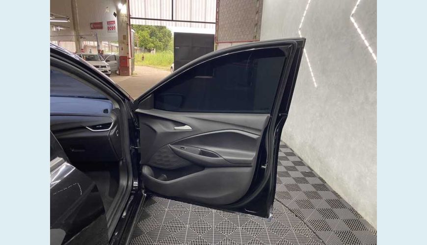 CHEVROLET ONIX LT 1.0 TURBO FLEX AUT. - PRETO - 2020 Foto 9 (Grande)