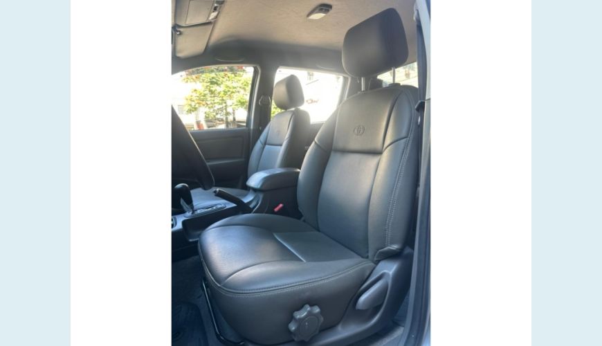 TOYOTA HILUX - PRATA - 2015 Foto 9 (Grande)