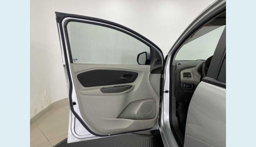 CHEVROLET SPIN LT 5S 1.8 AUT. FLEX - PRATA - 2015 Foto 9 (Grande)