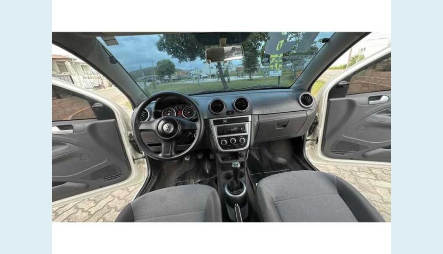 VOLKSWAGEN SAVEIRO 1.6 FLEX - BRANCO - 2013 Foto 9 (Grande)