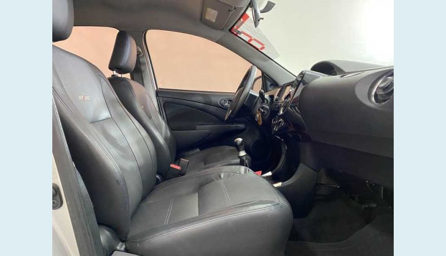 TOYOTA ETIOS SEDAN XLS 1.5 FLEX - PRATA - 2016 Foto 9 (Grande)