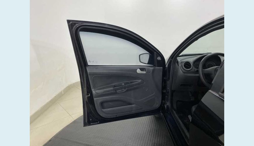 VOLKSWAGEN GOL 1.0 TEC FLEX 2P - PRETO - 2014 Foto 9 (Grande)