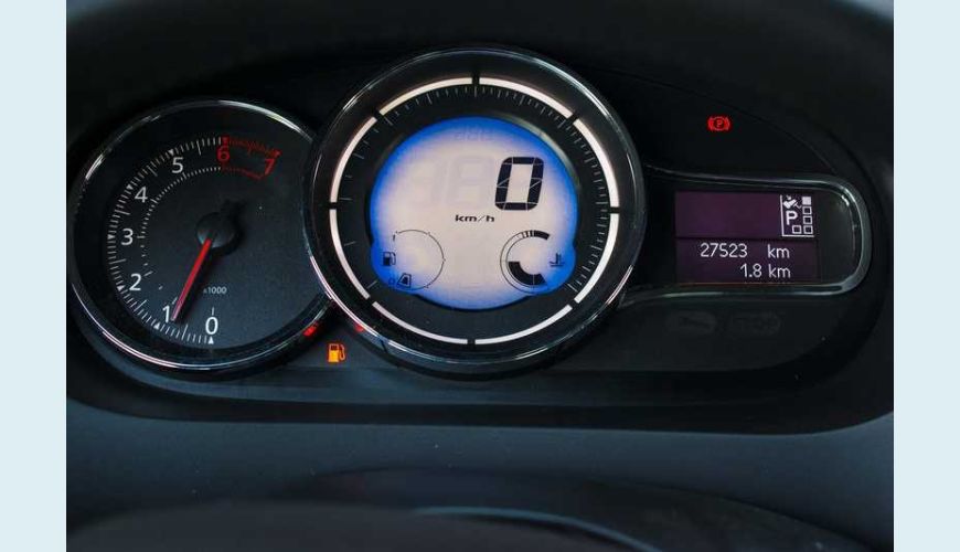 RENAULT FLUENCE 2.0 16V DYNAMIQUE PLUS X-TRONIC FLEX - PRATA - 2015 Foto 9 (Grande)