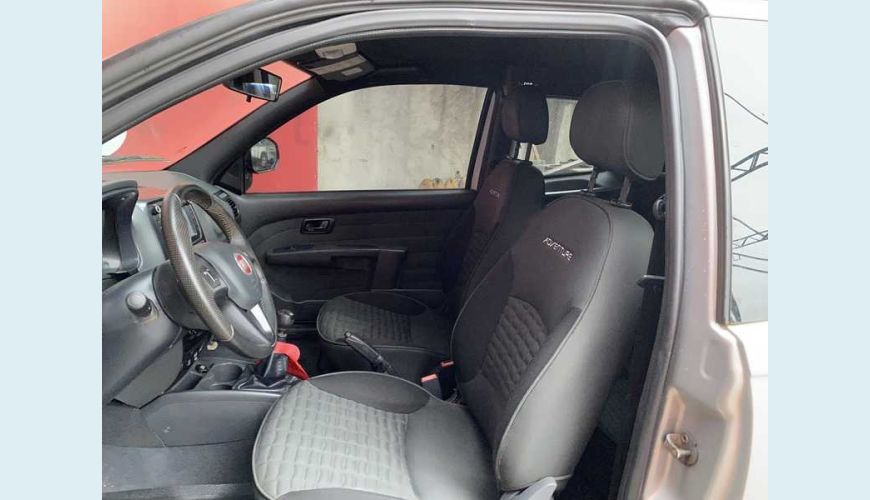 FIAT STRADA ADVENTURE 1.8 16V FLEX CD - PRATA - 2011 Foto 9 (Grande)