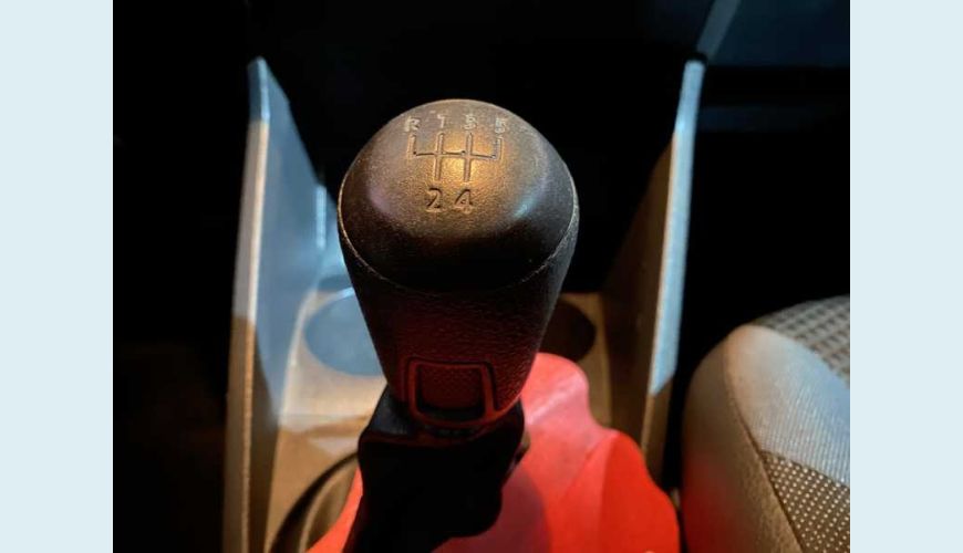 VOLKSWAGEN VOYAGE 1.6 TRENDLINE (FLEX) - PRATA - 2018 Foto 9 (Grande)