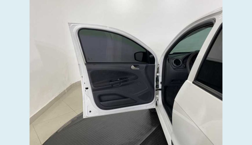 VOLKSWAGEN GOL 1.0 TEC SPECIAL FLEX 4P - BRANCO - 2015 Foto 9 (Grande)