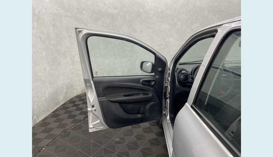 FIAT UNO ATTRACTIVE 1.0 - PRATA - 2021 Foto 9 (Grande)