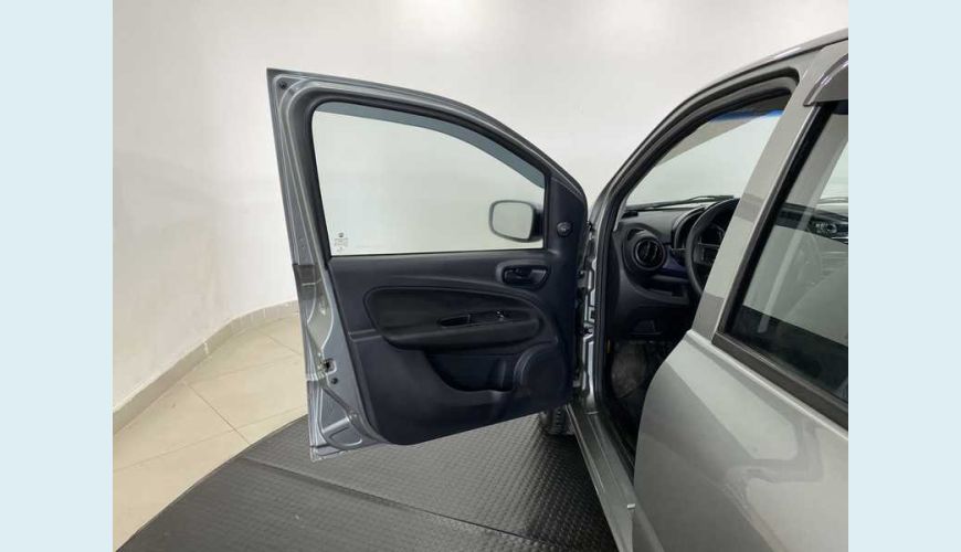 FIAT UNO ATTRACTIVE 1.0 (FLEX) 4P - CINZA - 2016 Foto 9 (Grande)