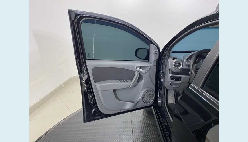 FIAT GRAND SIENA ESSENCE 1.6 16V FLEX - PRETO - 2014 Foto 9 (Grande)