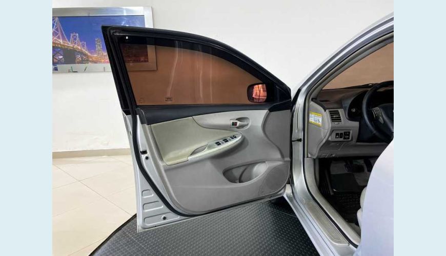 TOYOTA COROLLA SEDAN 1.8 DUAL VVT-I GLI FLEX - PRATA - 2013 Foto 9 (Grande)