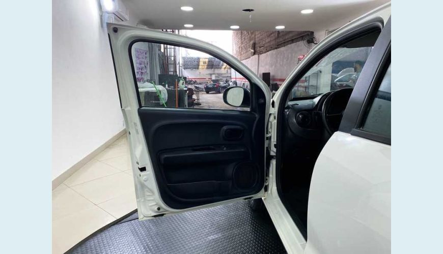 FIAT MOBI EVO LIKE 1.0 FLEX - BRANCO - 2019 Foto 9 (Grande)