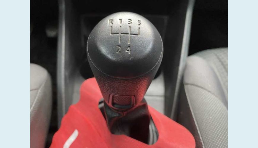 VOLKSWAGEN VOYAGE 1.0 MPI COMFORTLINE (FLEX) - PRATA - 2017 Foto 9 (Grande)