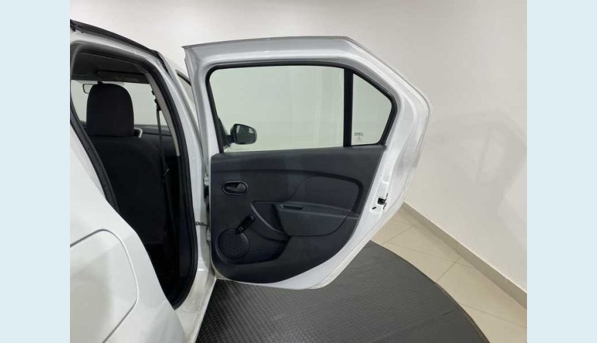 RENAULT LOGAN AUTHENTIQUE 1.0 12V SCE (FLEX) - BRANCO - 2020 Foto 9 (Grande)