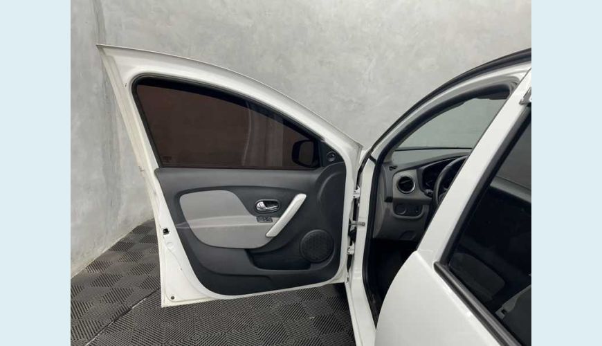 RENAULT LOGAN EXPRESSION 1.0 12V SCE (FLEX) - BRANCO - 2020 Foto 9 (Grande)