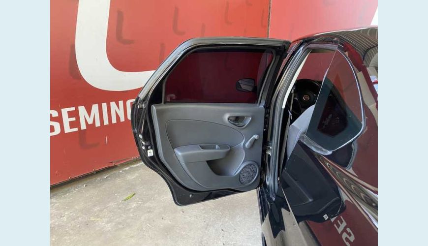 FIAT GRAND SIENA EV ATTRACTIVE 1.0 FLEX - PRETO - 2019 Foto 9 (Grande)