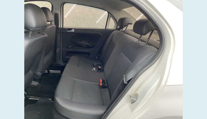 VOLKSWAGEN VOYAGE 1.6 TRENDLINE (FLEX) - BRANCO - 2018 Foto 9 (Grande)