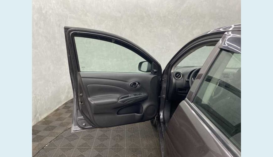 NISSAN VERSA 1.0 12V V-DRIVE (FLEX) - CINZA - 2021 Foto 9 (Grande)