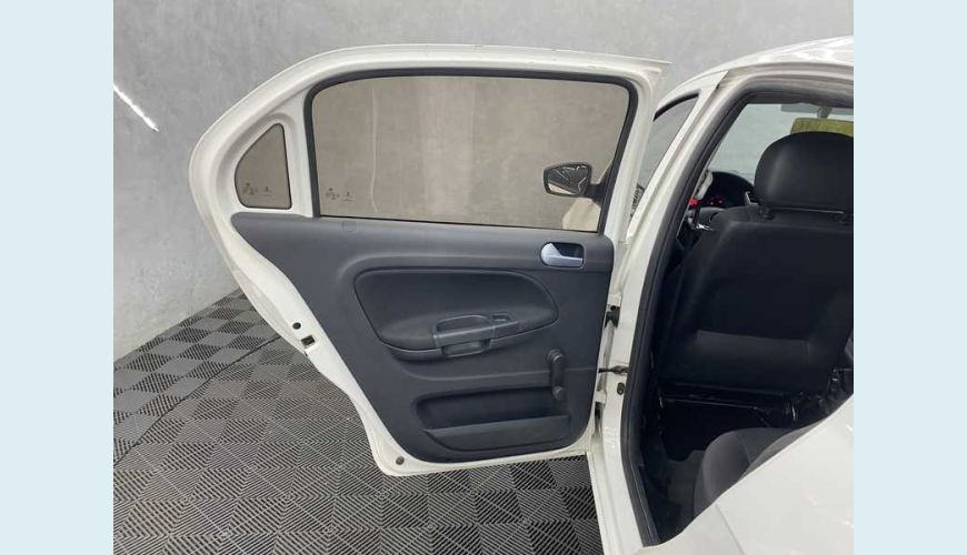 VOLKSWAGEN VOYAGE 1.6 TRENDLINE (FLEX) - BRANCO - 2018 Foto 9 (Grande)