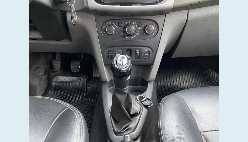 RENAULT LOGAN EXPRESSION 1.0 12V SCE (FLEX) - BRANCO - 2018 Foto 9 (Grande)