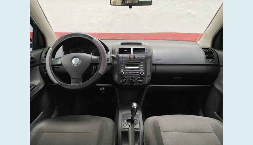 VOLKSWAGEN POLO SEDAN 1.6 8V I-MOTION (FLEX) (AUT) - PRETO - 2010 Foto 9 (Grande)