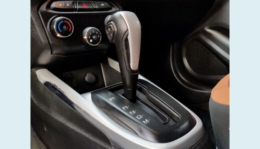 CHEVROLET ONIX - VERMELHO - 2018 Foto 9 (Grande)