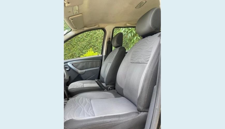 RENAULT DUSTER 20 D 4X2A - PRETO - 2015 Foto 9 (Grande)