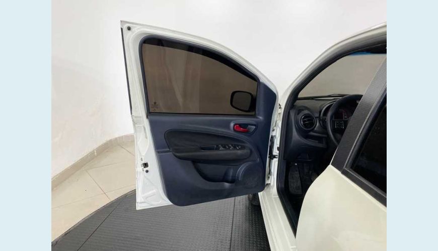 FIAT UNO SPORTING 1.4 8V (FLEX) 4P - BRANCO - 2015 Foto 9 (Grande)