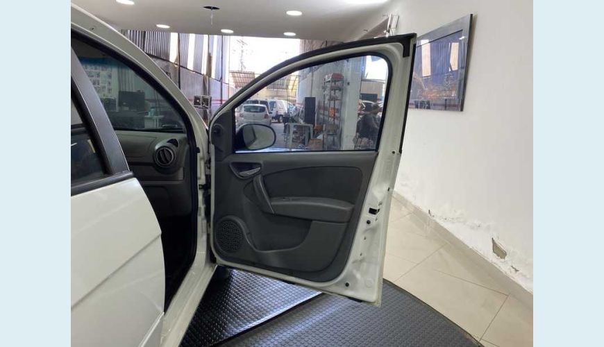 FIAT PALIO ATTRACTIVE 1.0 EVO (FLEX) - BRANCO - 2016 Foto 9 (Grande)