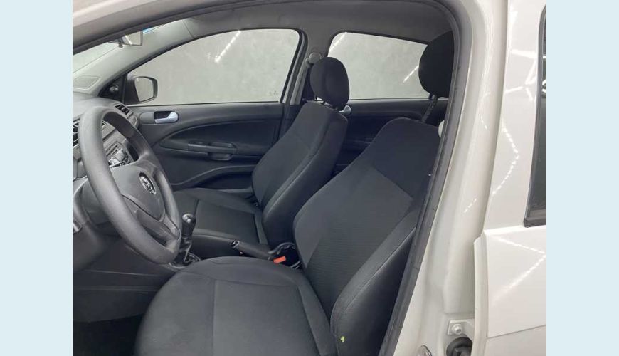 VOLKSWAGEN VOYAGE 1.6 TRENDLINE (FLEX) - BRANCO - 2018 Foto 9 (Grande)