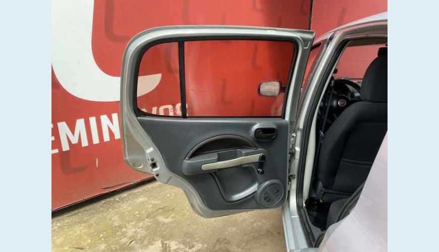 FIAT UNO VIVACE 1.0 8V (FLEX) 4P - PRATA - 2012 Foto 9 (Grande)