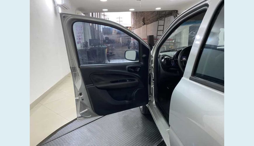 FIAT UNO ATTRACTIVE 1.0 (FLEX) 4P - PRATA - 2016 Foto 9 (Grande)